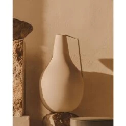Kave Home - Regencos Beige Metalen Vaas 62 Cm -Huisdecoratie 10854689