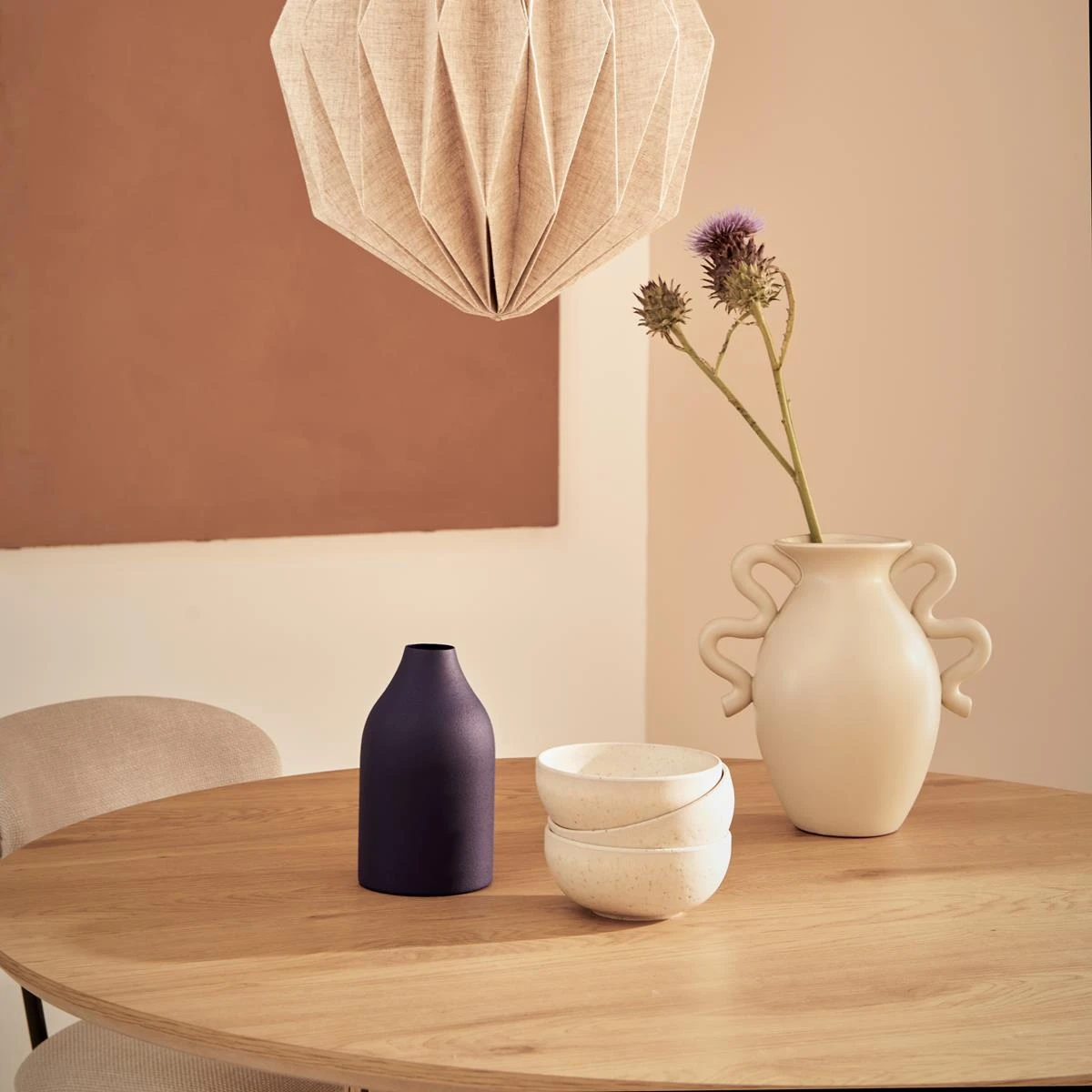 Ferm LIVING Verso Vaas - Crème 4 Ferm LIVING Verso Vaas - Crème - Afbeelding 2