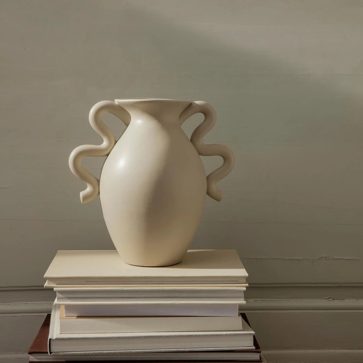 Ferm LIVING Verso Vaas - Crème 6 Ferm LIVING Verso Vaas - Crème - Afbeelding 4